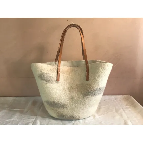 ウールフェルト カゴバックM（白樺）【北海道美深】 ファッション カバン バッグ 民芸品 工芸品 