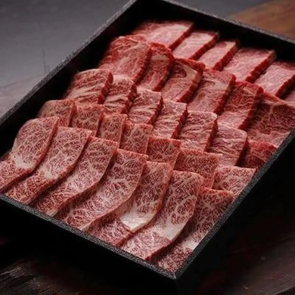 北海道産 星空の黒牛 焼肉用盛り合わせ（カルビ・ロース・モモ） 約300g 【 肉 にく ニク 牛肉 牛肉赤身 赤身 牛肉セット バーベキュー 冷凍牛肉 贅沢牛肉 国産牛肉 北海道産牛肉 道産牛肉 簡単 お手軽 特製牛肉 標茶町 北海道 】