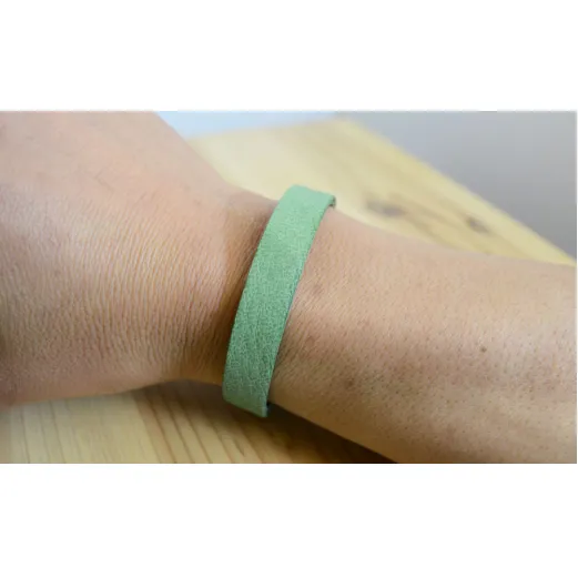 石巻産 野生の鹿革ブレスレット（グリーン）