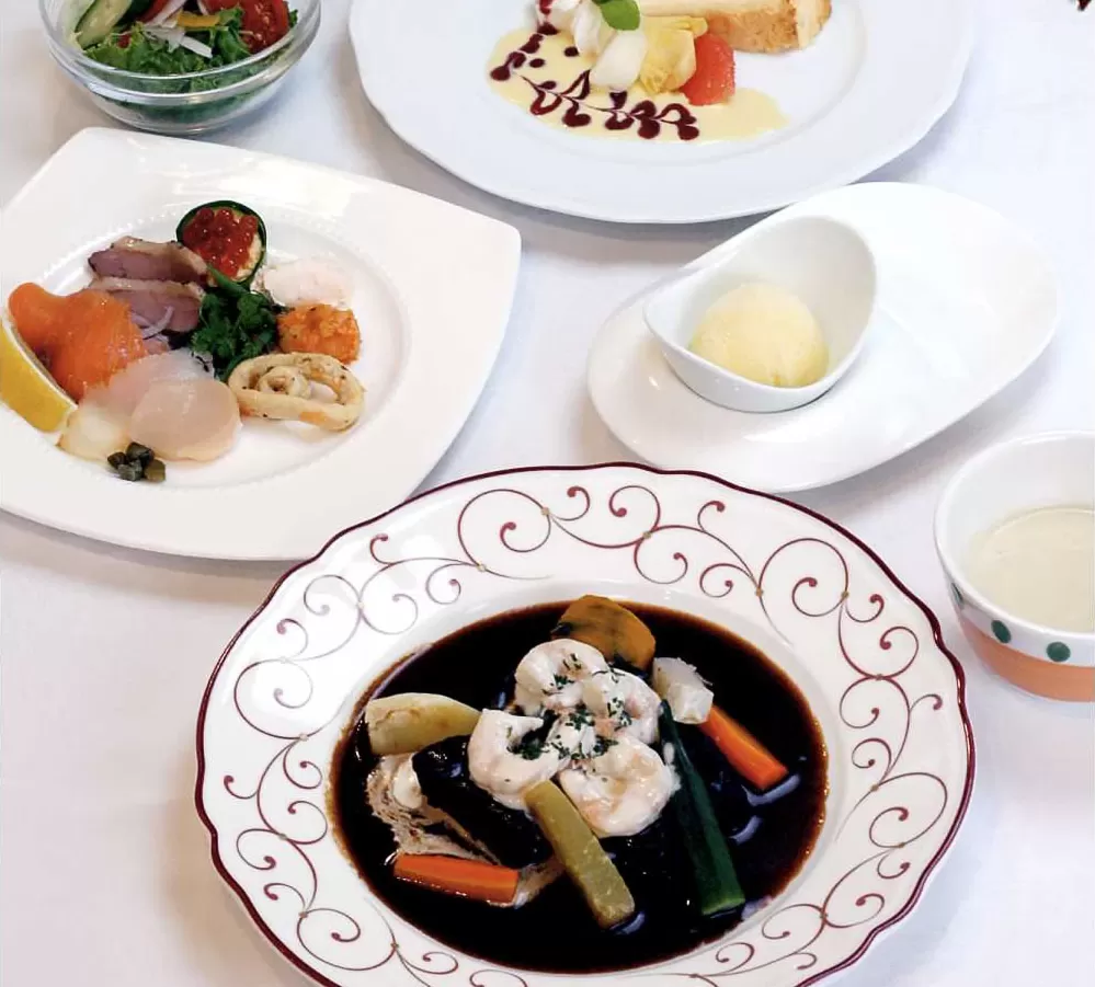 特製ディナーセット (魚介類 加工食品 燻製 洋食 惣菜 サーモン ホタテ 牡蠣) [0040]