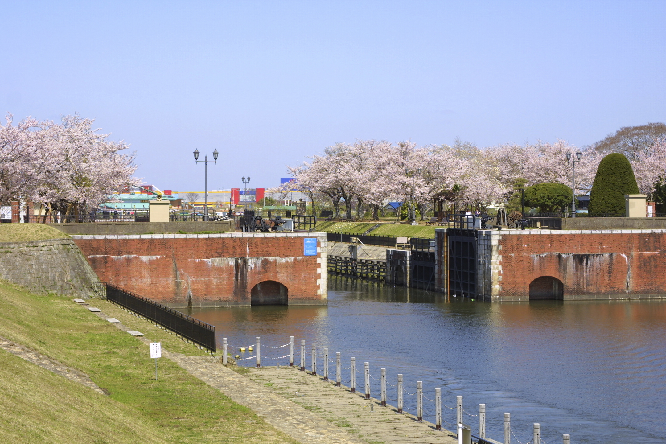 国の重要文化財「横利根閘門」