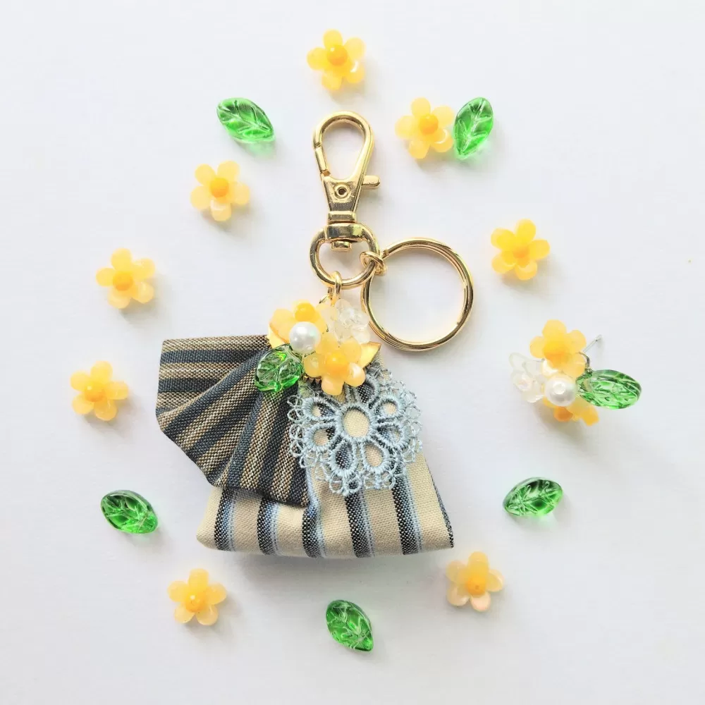 川越唐桟　3wayキーホルダー　着物小物　バッグチャーム　携帯ストラップ　川唐　唐桟織物　木綿　山吹の花　フラワービーズ