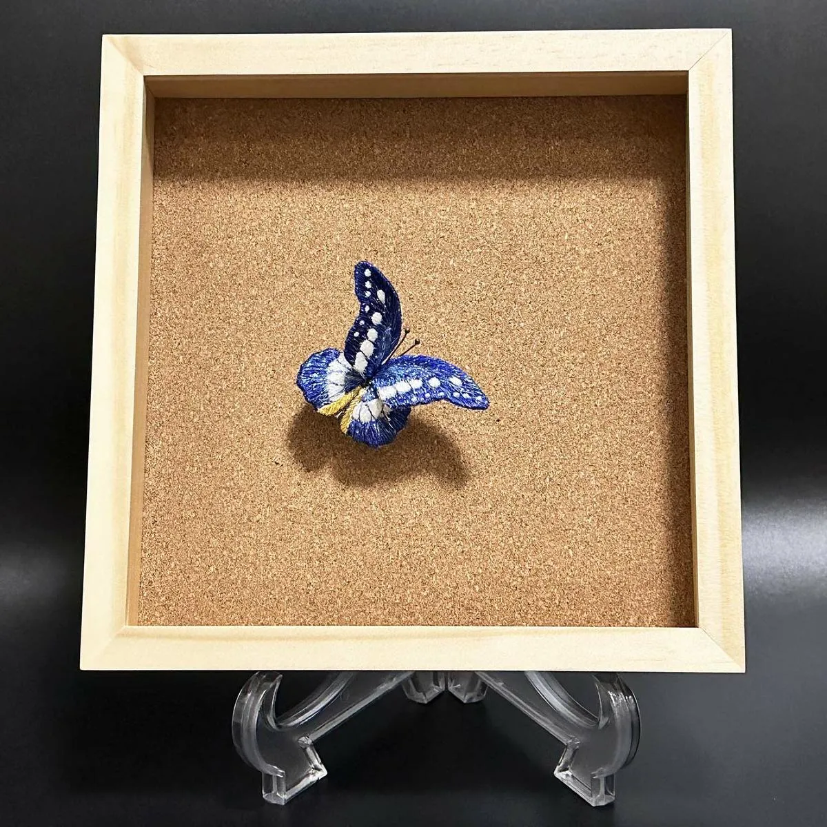 立体刺繍の蝶（ヘレナモルフォ蝶）