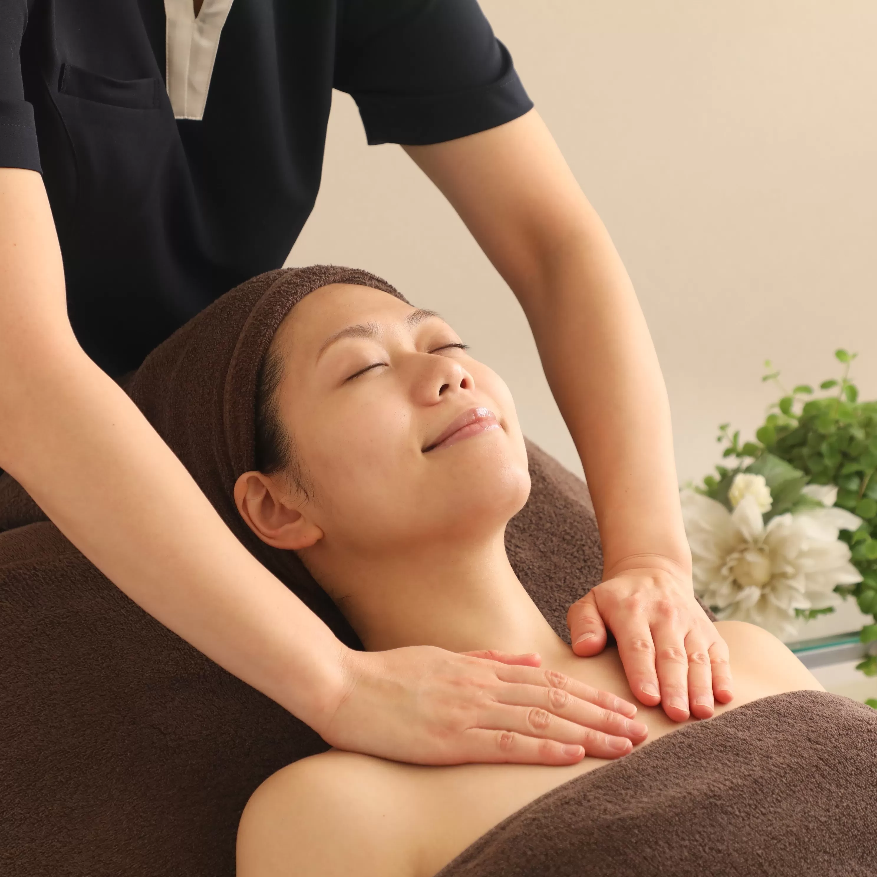 [アユアラングレース]【平日限定】男女可！表参道の一軒家サロンでリラクゼーションマッサージ（ボディorフェイシャル）60分1回