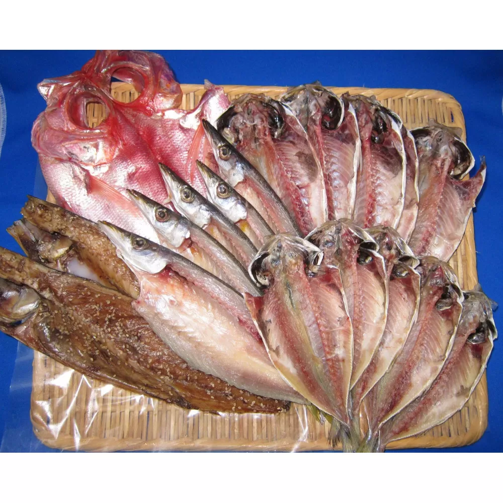 超特ひもの満腹つめあわせ　S90【干物 干物セット 惣菜 魚 ひもの こだわりの干物 干物詰め合わせセット 満腹干物詰め合わせ 大あじ、小あじ  金目鯛大 、大かます 神奈川県 小田原市 】