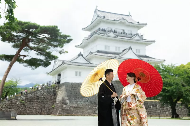 小田原城フォトウェディング（60分撮影・衣装・美容・写真データ付き）【小田原 出張撮影 60分 撮影データ 写真データ 写真 カメラマン 同行撮影 時間内撮影し放題　小田原城 結婚 結婚写真 神奈川県 小田原市 】