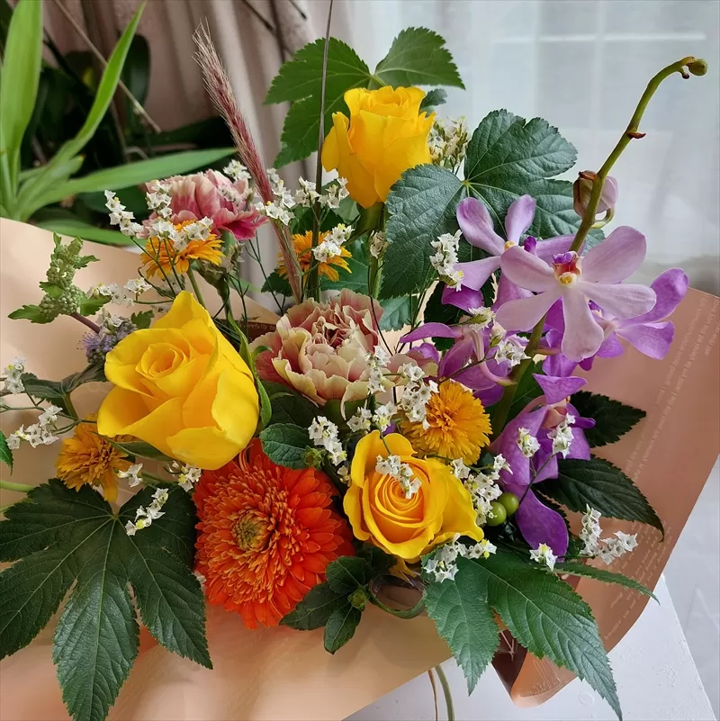 【定期便６ヵ月】季節の生花アレンジ　Sサイズ　６ヵ月連続でお届け 【 フラワー アレンジメント お花 ギフト プレゼント 贈り物 誕生日 お祝い 神奈川県 小田原市 】