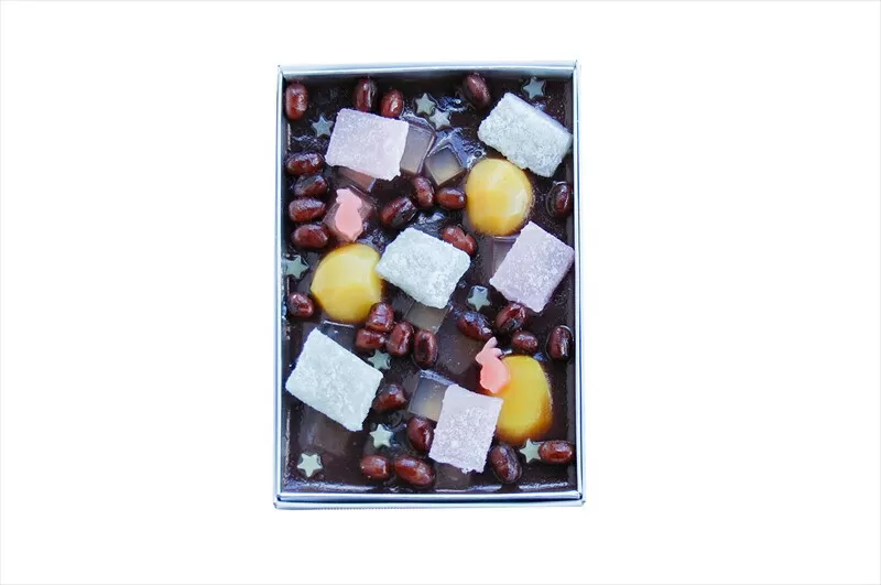 【うさぎや星が夜空に浮かぶ“進化系ネオ和菓子”】夏の夜空に見立てた“あんみつ風“水羊羹「天の川」 創業昭和10年 小田原 伊勢屋〈出荷時期:2025年6月15日～2025年8月31日〉【 和菓子店 神奈川県 小田原市 】