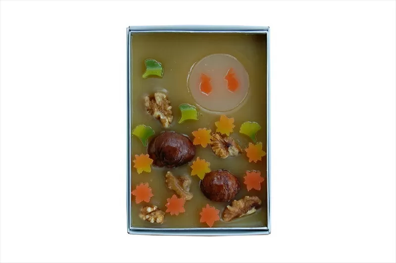 【秋の紅葉と満月に浮かぶうさぎ。絵画のような“進化系ネオ和菓子”】“安納芋”の芋羊羹「錦秋の月」 創業昭和10年 小田原 伊勢屋〈出荷時期:2025年10月1日～2025年11月30日〉【 和菓子店 神奈川県 小田原市 】