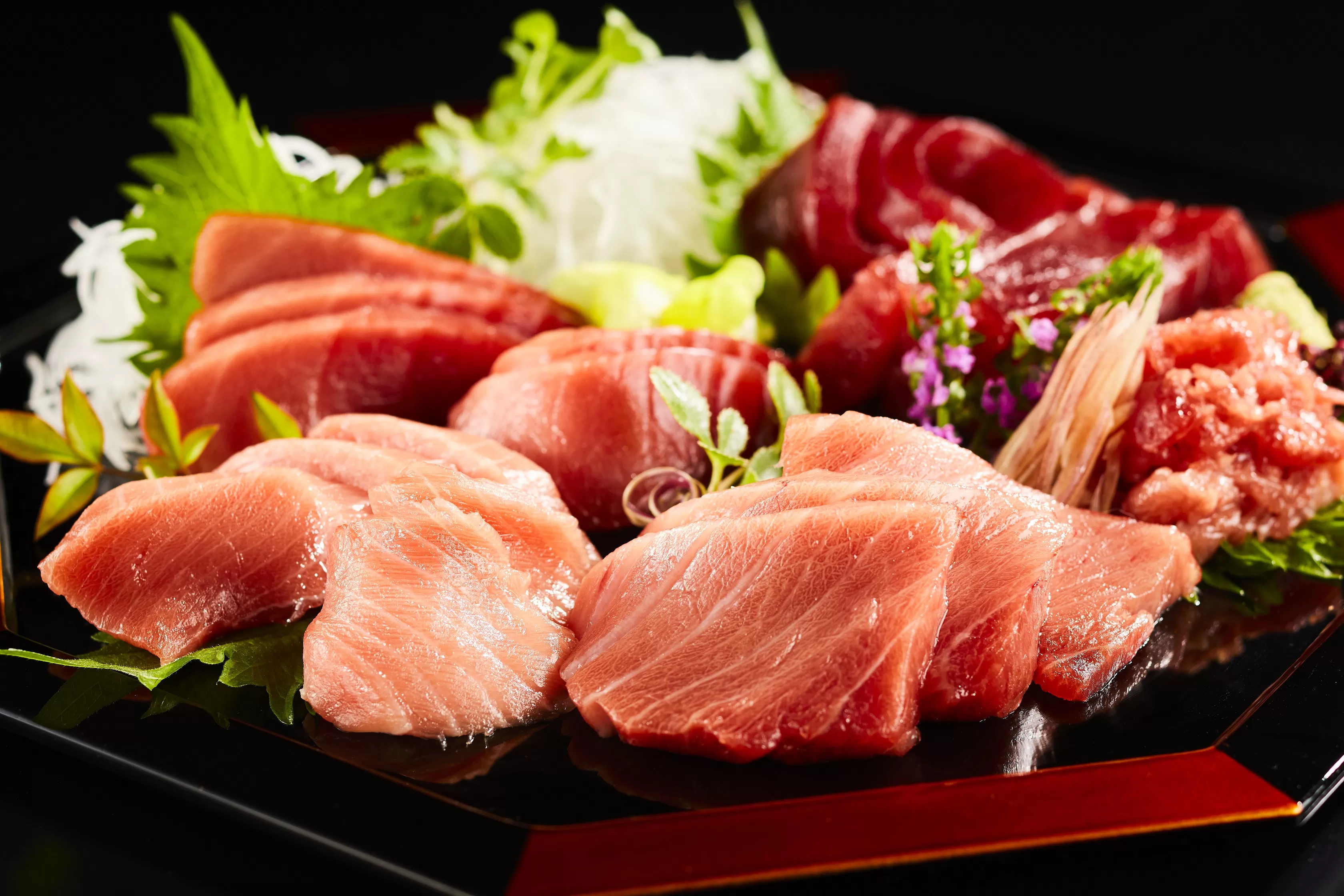 料亭の味をご自宅で、マグロの目利き名人宮川輝雄が送る 逸品のマグロ 中トロ＆大トロ＆背トロ