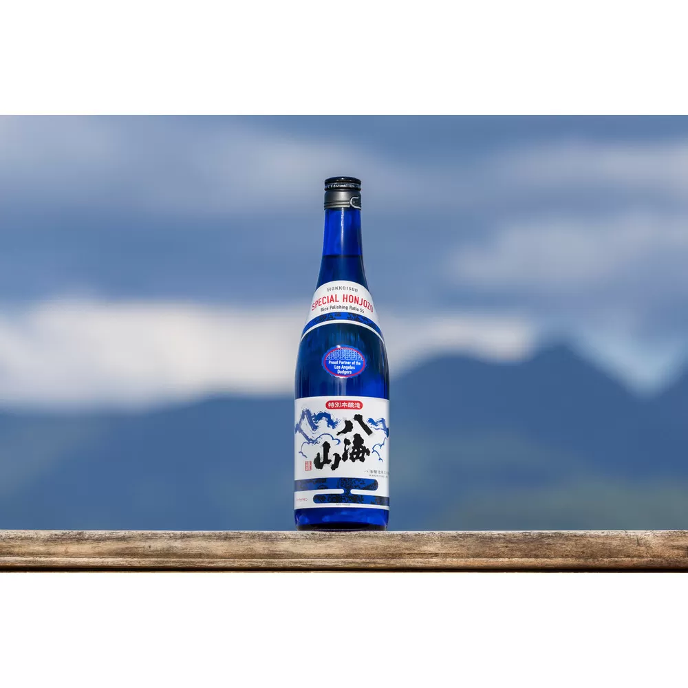 ドジャース公式日本酒 「特別本醸造 八海山」 ブルーボトル 720ml×1本 【お酒 さけ 本醸造 ギフト 人気 おすすめ 送料無料 ドジャース ロサンゼルス】