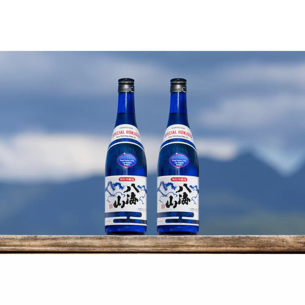 ドジャース公式日本酒 「特別本醸造 八海山」 ブルーボトル 720ml×2本 【お酒 さけ 本醸造 ギフト 人気 おすすめ 送料無料 ドジャース ロサンゼルス】