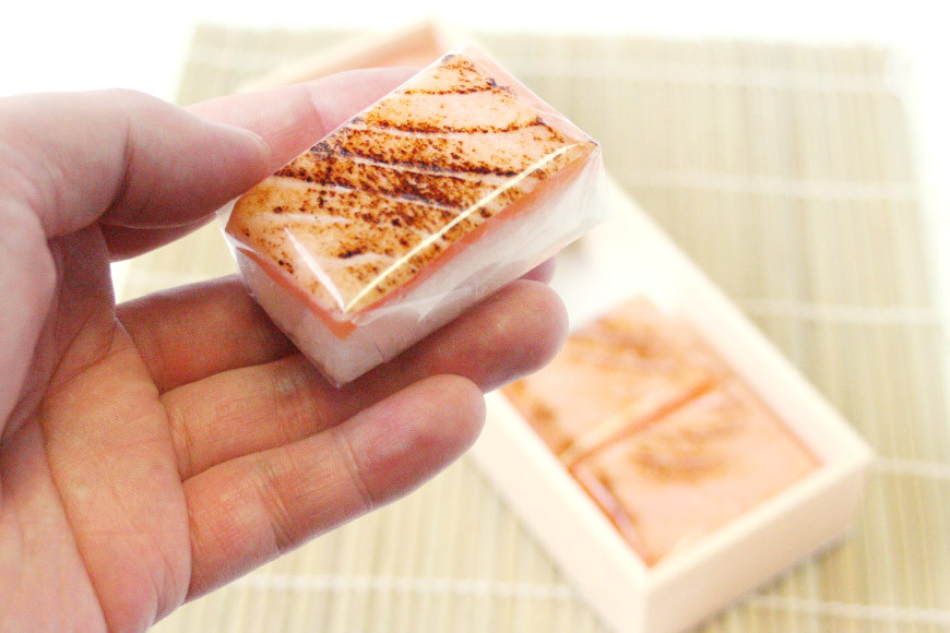 炙りサーモンの押し寿司 35g×6個 折箱入り 寿司 押し寿司 炙り 炙りサーモンの押し寿司 35g×6個 折箱入り 寿司 押し寿司 炙り