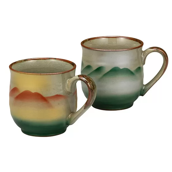 九谷焼 ペアマグカップ/連山 a04 工芸品 コーヒーカップ ペアカップ 結婚 引き出物 金婚式 誕生日プレゼント 還暦祝い 古希 喜寿 米寿 退職 定年 プレゼント お祝い お返し お礼 