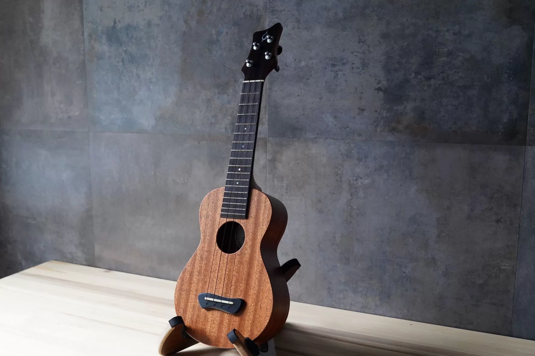 【Leaf Instruments】ウクレレ「照り葉」ソプラノ サイズ マホガニー | 楽器 弦楽器 音楽 ハードケース付き