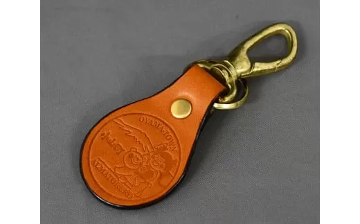 1B28　レザーキーホルダー【金太郎と仲良しクマちゃんが富士山に登るよ！】ゴールド