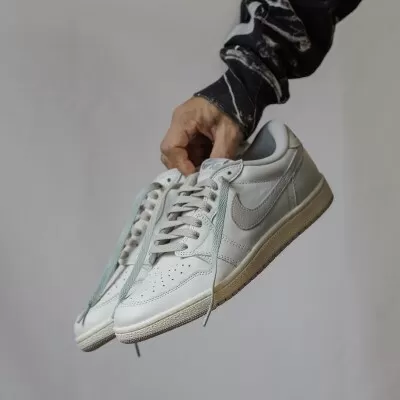 NODC【1985】 Gradation SHOELACES