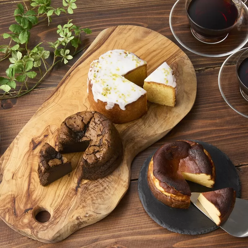 名古屋コーチンの卵を使用したバスクチーズケーキ＆レモンパウンドケーキ＆ほうじ茶ショコラセット ［057M17］ 名古屋コーチン 卵 バスクチーズケーキ 280g レモンパウンドケーキ 260g ほうじ茶ショコラ 240g 各 10cm 焼き菓子 ケーキ チーズケーキ パウンドケーキ ショコラ 米粉 グルテンフリー 冷凍 スイーツ  デザート 愛知県 小牧市 送料無料