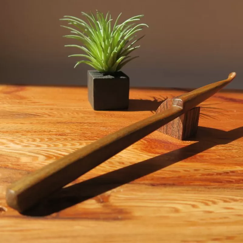 木製耳かき パロサント材 ［195S26］ パロサント グリップ感 優しい形状 体に優しい スプーン形状 刺激を軽減 肌触り 甘い香り 硬い 重い木  愛知県 小牧市 送料無料