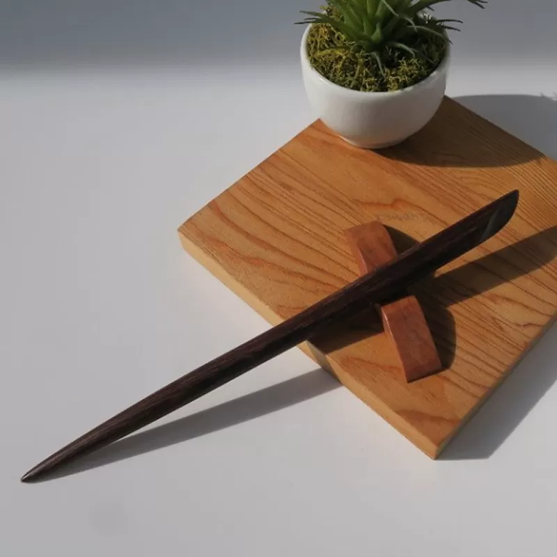 木製かんざし リーフ型 標準サイズ ［195S28］ 選べる 素材 紫檀 黒檀 タガヤサン チャクテビガ ローズウッド 木製 かんざし 緩みにくい 塗装不使用 固定型 飾り用 経年変化 耐久性 髪飾り 和風アクセサリー ヘアアクセ ヘアアクセサリー 愛知県 小牧市 送料無料