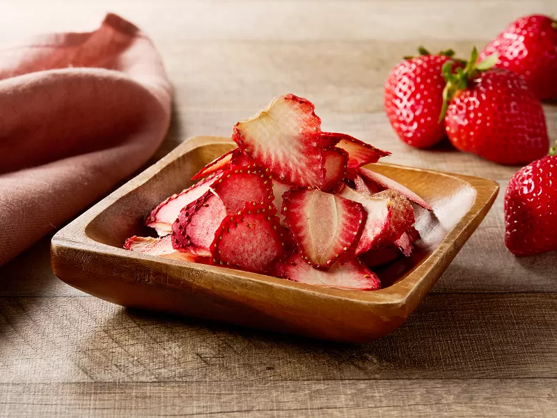 ドライフルーツ イチゴ 30g(15g×2袋) ［175R03］ 30g 砂糖不使用 甘味 乾燥 スライス ヨーグルト アイスクリーム お菓子 おやつ トッピング お菓子作り 保存に便利 チャック付き 紅茶 愛知県 小牧市 送料無料