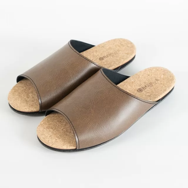 Made in Japanの高品質　ルームシューズの理想形。天然素材、静音性、高反発クッションで足にやさしい、 コルクでむれにくい、来客時も合成皮革とシンプルカラーのデザインで、さりげないセンスを！ 「バークオブケイ」コルクルームシューズ（Ｌ・26.5cm・ブラウン）