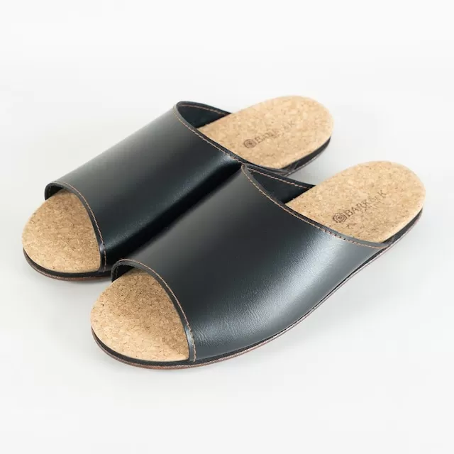 Made in Japanの高品質　ルームシューズの理想形。天然素材、静音性、高反発クッションで足にやさしい、 コルクでむれにくい、来客時も合成皮革とシンプルカラーのデザインで、さりげないセンスを！ 「バークオブケイ」コルクルームシューズ（Ｌ・26.5cm・ブラック）