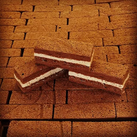 【1.1-14】クーベルチュールチョコレートを惜しみなく使用した自慢のチョコレートケーキ“レアン”