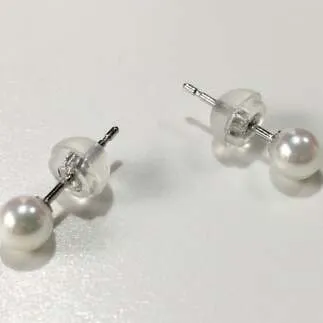 30-04アコヤ真珠　ベビーパールピアス(プラチナ)
