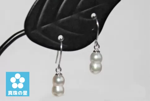 真珠 パール アコヤ貝 アクセサリー ピアス ギフト プレゼント 伊勢 志摩 伊勢志摩 志摩産 冠婚葬祭 慶事 弔事 結婚式 入学式 卒業式 国産 誕生石 記念日 真珠の里 ベビーパール双子ピアス (WG)
