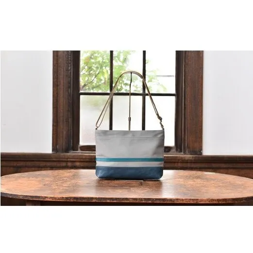 岡喜近江牛レザーと帆布のヨコ型ショルダーバッグ　グレー/琵琶湖ブルー【CC19W】