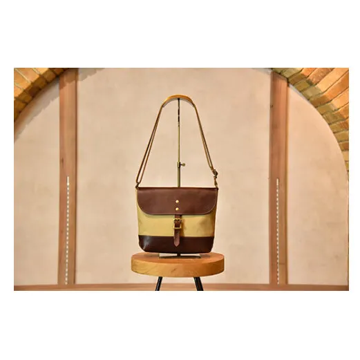 近江牛レザーと地産帆布で作ったショルダーバッグ　ダークウォルナット　横型【CC27W】