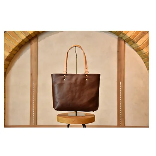 近江牛レザーを贅沢に使ったトートバッグ　ダークウォルナット【CC29W】