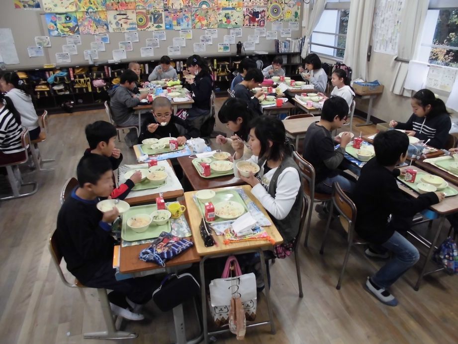 まるごと京都の日事業～子どもたちに京田辺の食材を使った料理を食べてもらおう～　等給食事業