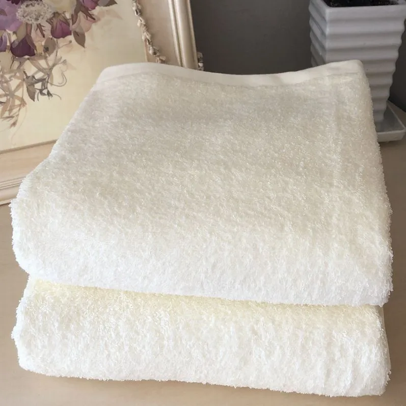 90×200超大判バスタオル２枚セット（サミットホワイト）泉州タオル【泉州タオル 国産 吸水 普段使い 無地 シンプル 日用品 家族 ファミリー】 099H3651