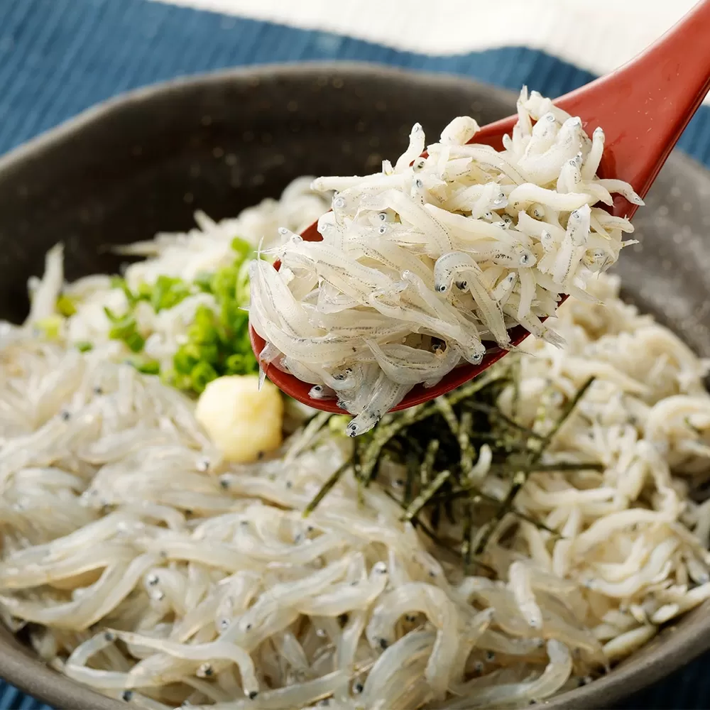 大阪湾産漁師が直送 生しらす 約100g×2個 釜揚げしらす 約80g×3個 計約440g 自宅で 生しらす丼 釜揚げ丼 2色丼が楽しめる ｜ しらす シラス 白子 生 釜揚げ シラス丼