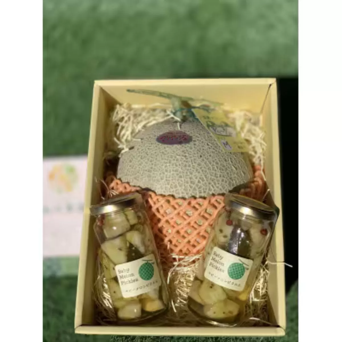 《令和8年8月上旬発送予定》 大阪府能勢町産 赤肉メロン 『マリアージュ』 1玉 (約1.5kg) × メロンピクルス 2本 (150g×2) セット　【1344133】