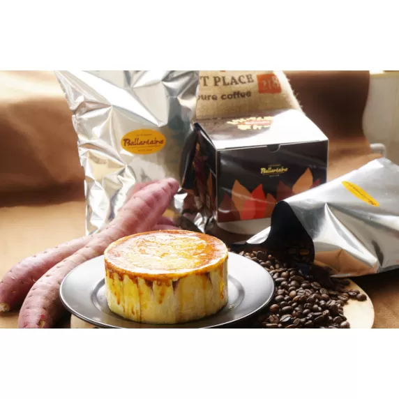 自家焙煎珈琲豆（豆のまま）１ｋｇ＆とりいさん家の芋ケーキＭサイズ【北海道・沖縄・離島　配送不可】