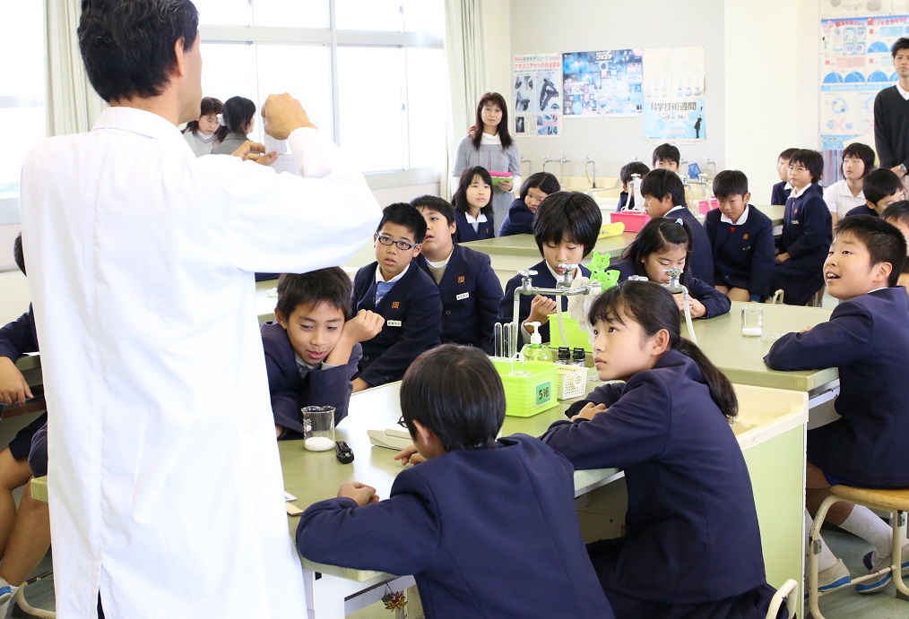 川島隆太教授の脳科学理論に基づく１６か年教育