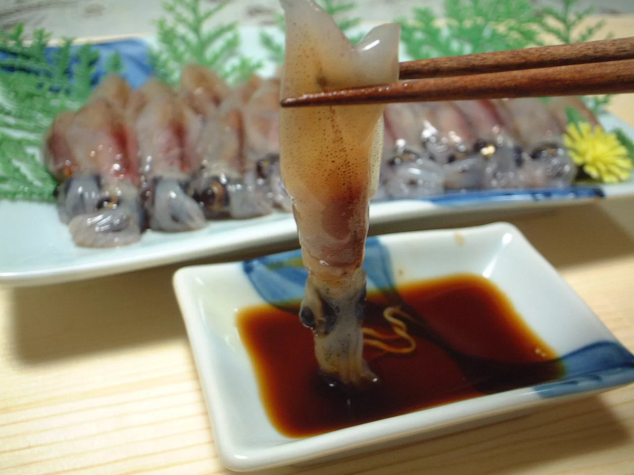 [ほたるいか 小分け 250g×8パック 2kg 鍋用だし付 香住産 冷凍][先行予約:令和7年3月中旬以降発送予定]ホタルイカ いか 生ほたるいか 兵庫県 香住 日本海 珍味 海鮮 刺し身 生食 しゃぶしゃぶ 醤油漬け お取り寄せ グルメ ギフト 宿院商店 14000円 33-01