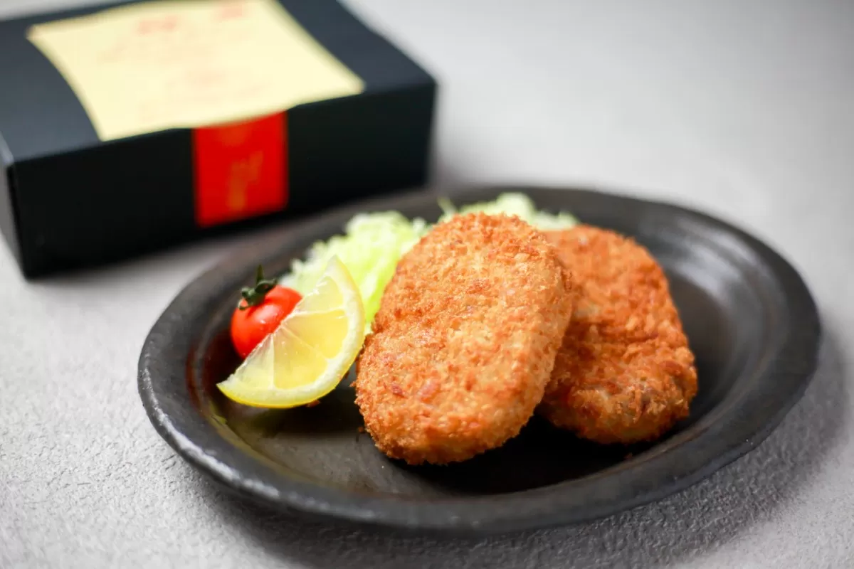 【但馬牛 感動メンチカツｰ但馬牛100％使用- 24個入り】但馬牛 和牛 牛肉 挽肉 ひき肉 小分け メンチカツ 時短 惣菜 おかず 弁当 お惣菜 夕飯 晩御飯 料理 最高級 冷凍 冷凍食品 フライ 揚げ物 大人気 おすすめ 兵庫県  上田畜産 香美町 小代 松田屋 47-10