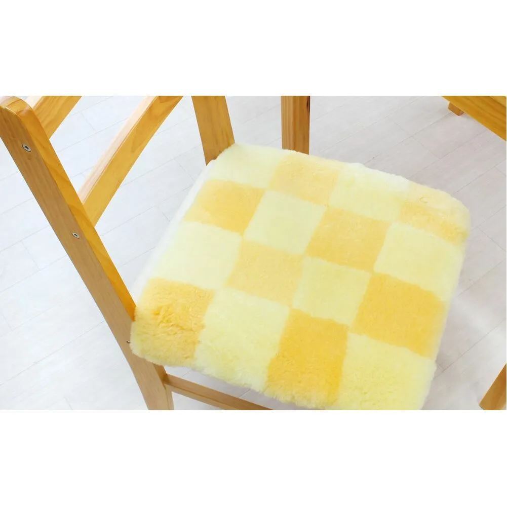 奈良 (株)マスダ製 ムートン座布団 4枚組 チェック柄 イエロー 40cm×40cm／ ムートン 羊毛皮 羊毛 スプリングラム 100％使用 座布団 ラグ インテリア オールシーズン 通年 贈り物 プレゼント 誕生日 記念日 株式会社マスダ 奈良県 宇陀市 ふるさと納税