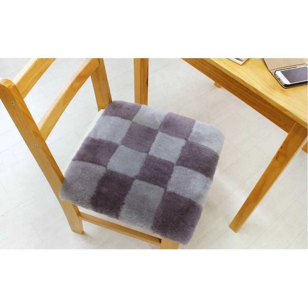奈良 (株)マスダ製 ムートン座布団 4枚組 チェック柄 ネイビー 40cm×40cm／ ムートン 羊毛皮 羊毛 スプリングラム 100％使用 座布団 ラグ インテリア オールシーズン 通年 贈り物 プレゼント 誕生日 記念日 株式会社マスダ 奈良県 宇陀市 ふるさと納税