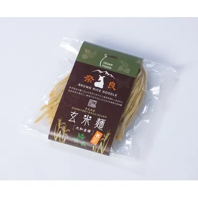 玄米麺 大和当帰 葛入り 1袋 ／ 樞 クルル 栽培期間中 農薬不使用 麺類 環境に優しい エシカル ・ サスティナブル SDGs 和風 麺 料理 薬草 大和 当帰葉 葛 くず 奈良県 宇陀市