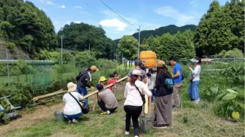  竹を切り出してレーンから作る本格流しそうめん体験 （大人２名、小学生１名）