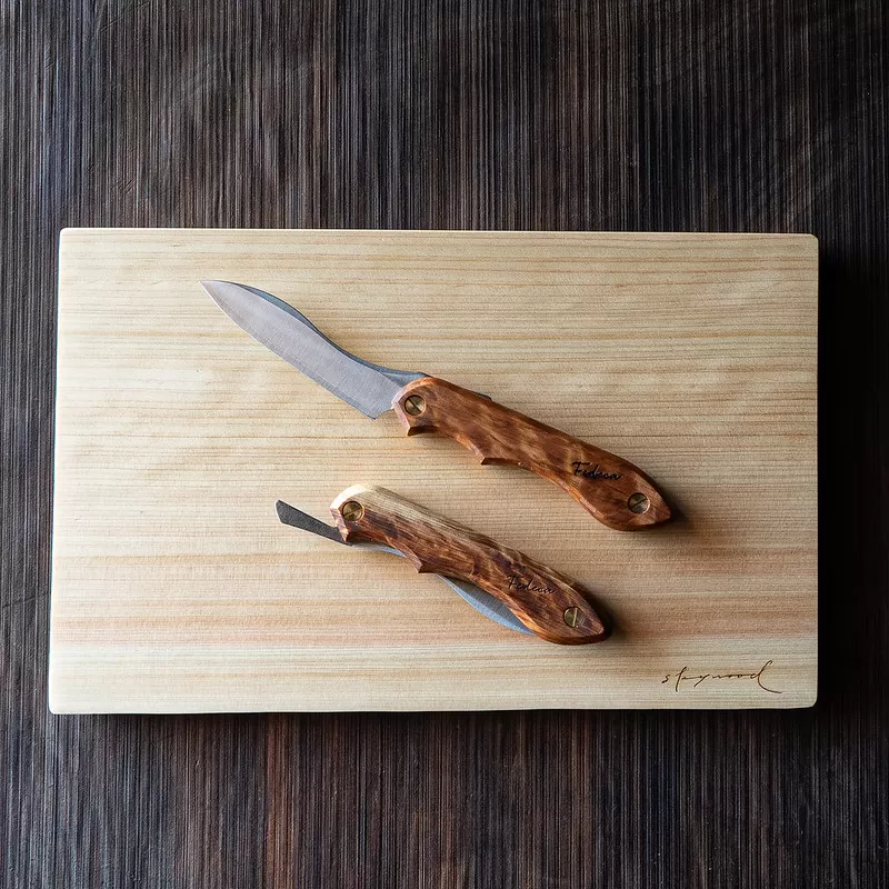 折畳式料理ナイフ（杉杢）、桧一枚板カッティングボード　ー下北山村キャンプギアセットー　杉杢ナイフ