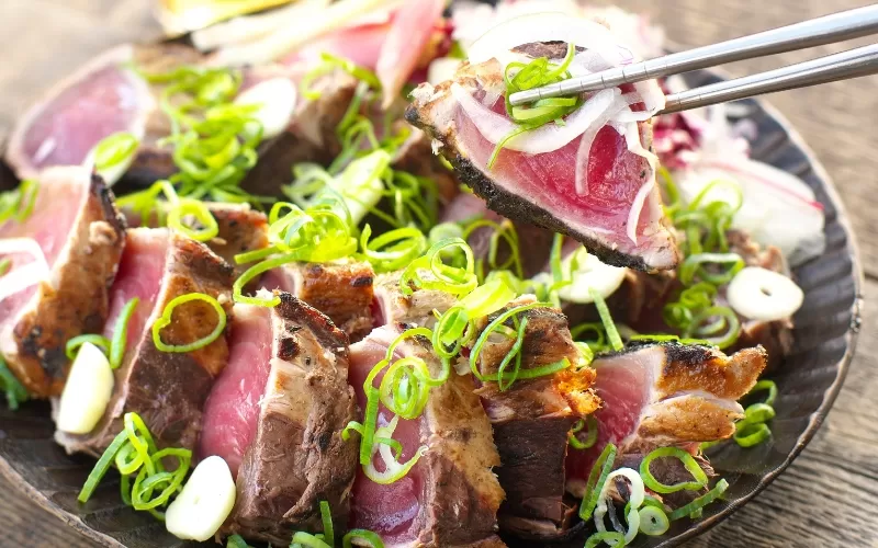 【串本町×北山村】黄金藁焼一本釣り鰹タタキ3kgとじゃばらポンズ100mlのセット 【1か月以内に発送】 かつおのたたき カツオタタキ わら焼き