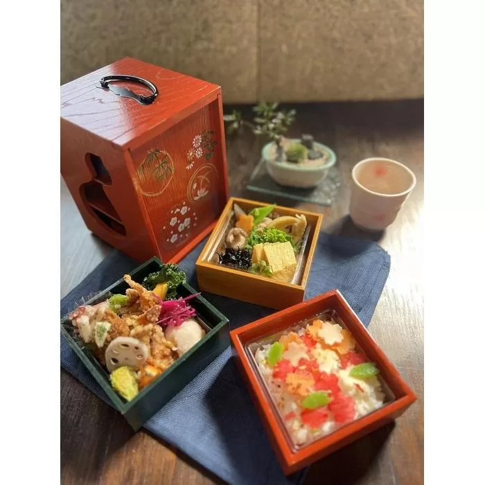 徳島の郷土料理「そば米汁」作り体験＆ 伝統的な手提げ重箱「遊山箱」で楽しむ徳島地産地消料理　（1名様）