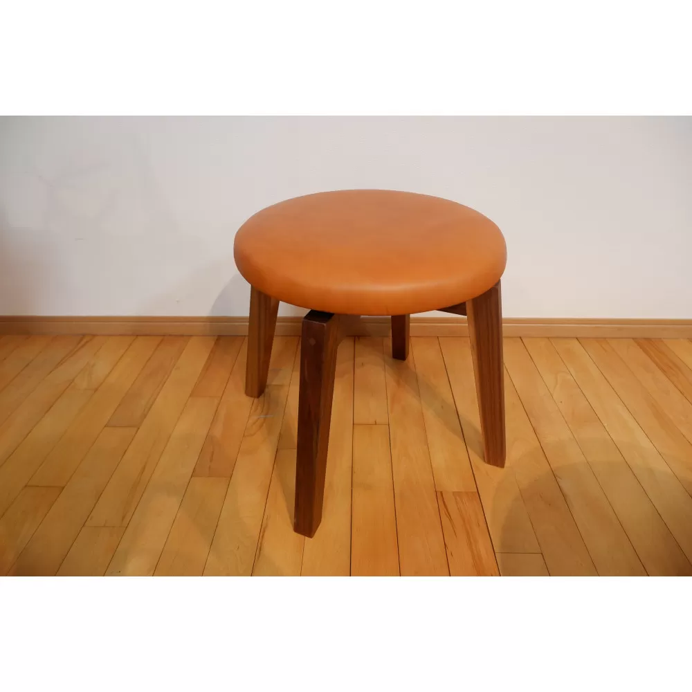回転スツール（脚部材：ウォールナット/座面：本革キャメル）