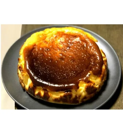 【四国一小さな町のお菓子屋】bon appetit　バスク風チーズケーキ